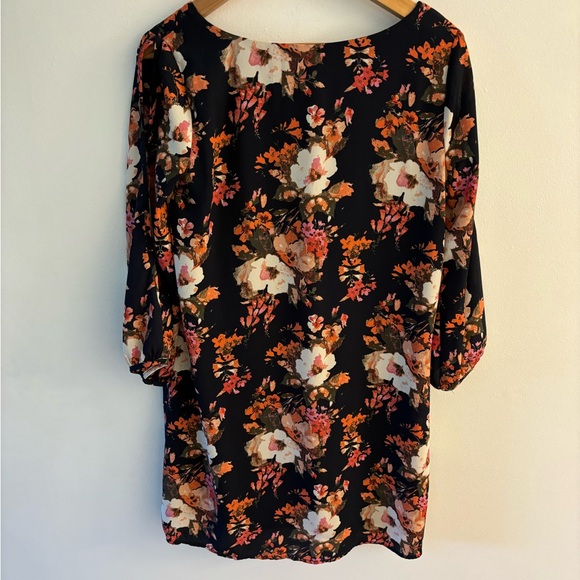 LULUS Shifting Dears Long Sleeved Floral Dress. Size M. Excellent shape. Lined - Picture 7 of 10